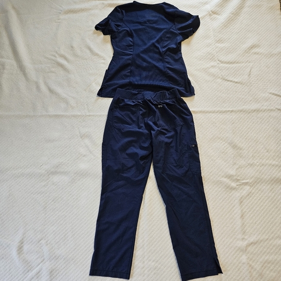 Cherokee Infinity Navy Blue Scrub Set Medium Top & Petite Medium Pants Nice Set - Picture 9 of 13